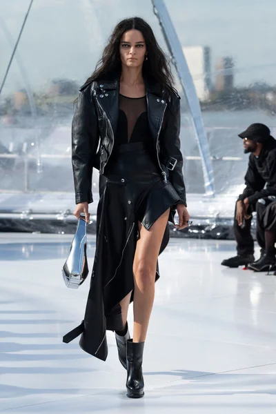 Look 24